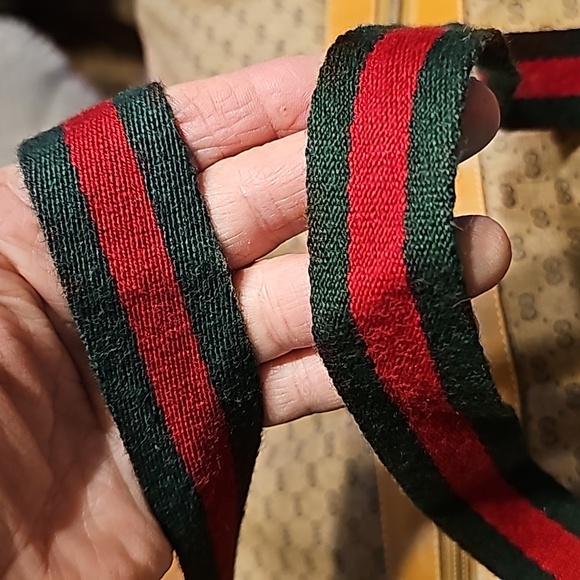 Gucci duffle and pouch. Comes with COA. - Picture 9 of 16